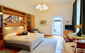 Charming With Balcony In Hip & Trendy Margareten